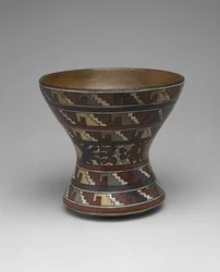 Becher mit Stufenrollen