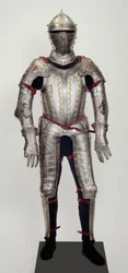 Feldharnisch aus einer Garnitur, wahrscheinlich für Ludwig Ungnad von Weißenwolf auf Sunegg gefertigt, ca. 1552 (Stahl mit getriebener, geätzter, geschwärzter und vergoldeter Verzierung sowie modernem Messing, Samt, Leder und Stahl)