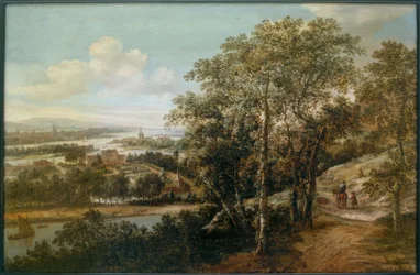 Weite Flusslandschaft mit einem Reiter und weiteren Figuren im Vordergrund