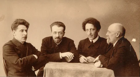 Gruppenporträt der Dichter Alexander Blok, Georgii Chulkov, Konstantin Erberg und Fjodor Sologub