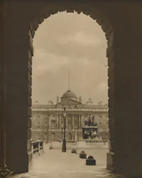 Ein flüchtiger Blick auf Somerset House vom Strand