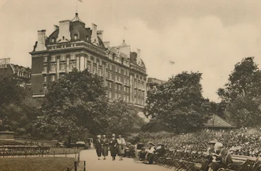 Villiers Street Abschnitt des Victoria Garden und Blick auf das Cecil Hotel, ca. 1935