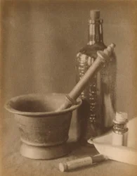 Stillleben in der Dunkelkammer von Doris Ulmann