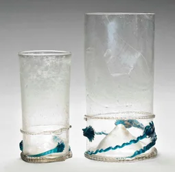 Zwei Façon-de-Venise-Glas 