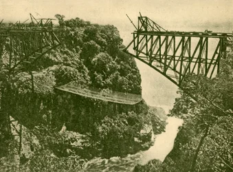 Bau der Zambesi-Eisenbahnbrücke, um 1930