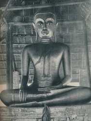 Herrlichkeit des zentralen Schreins im Wat Suthat, Bangkok, ca. 1935