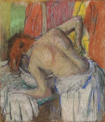 Frau wäscht ihren Rücken; Femme s