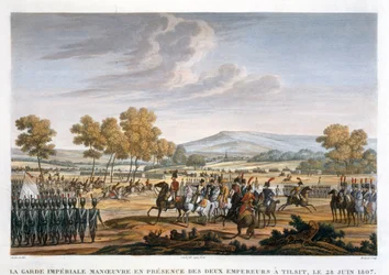 Die kaiserliche Garde manövriert in Anwesenheit der beiden Kaiser in Tilsit, 28. Juni 1807