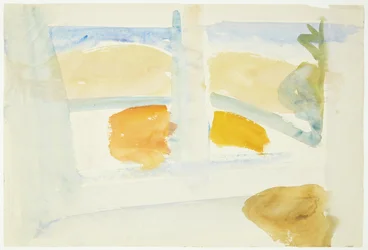 Blick durch ein Fenster auf einen Strand, Südfrankreich