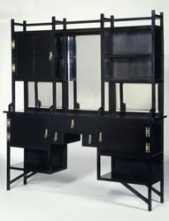 Ein William Watt ebonisierter Seitenschrank