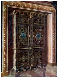 Schrank aus Ebenholz mit Einlagen aus graviertem Messing und Weißmetall