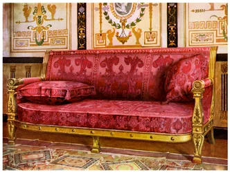 Vergoldetes geschnitztes Sofa, bezogen mit Rosenbrokat aus Lyon, 1911-1912