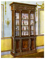 Geschnitzter Mahagoni-Chinaschrank beeinflusst von den Adam Brothers, 1911-1912