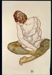 Sitzende Frau mit grünen Strümpfen