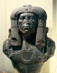 Büste von Amenemhat III, dargestellt als Priester, aus Fayum, Mittleres Königreich, Dynastie XII