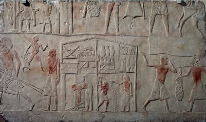 Anordnung von Lebensmitteln in Lagern, Kalkstein-Relief, aus dem memphitischen Grab von Horemheb in Saqqara, ägyptische Zivilisation, Neues Reich, Dynastie XVIII