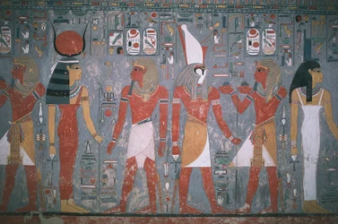 Ägypten, Theben, Luxor, Tal der Könige, Grab von Horemheb, Wandmalerei, die Horemheb zwischen Göttin Isis und Gott Horus darstellt, Neues Reich, Dynastie XVIII