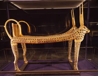Totenbett in Form der heiligen Kuh, aus dem Grab von Tutanchamun, Neues Reich, ca. 1336-1327 v. Chr.