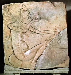 Relief, das eine Prinzessin zeigt, die eine gebratene Ente isst, aus dem Nordpalast in Tell El-Amarna, Neues Reich, ca. 1353-1337 v. Chr. (Kalkstein)