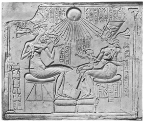 Relief, das den Aten zeigt, wie er Amenophis IV. (Echnaton) (ca. 1352-1336 v. Chr.), seine Frau Nofretete und drei ihrer Töchter Leben und Wohlstand verleiht, aus Tell el-Amarna, Neues Reich, ca. 1375-1354 v. Chr.