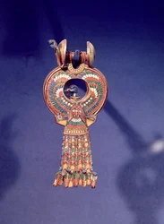 Rechter Ohrring aus einem Paar Ohrringe mit einem Blauvogel, aus dem Grab von Tutanchamun, Tal der Könige, Theben, um 1347-37 v. Chr.