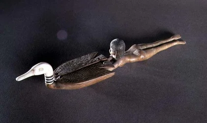 Löffel mit abgeflachtem Griff in Form eines Schwimmers, Neues Reich, ca. 1400 v. Chr.