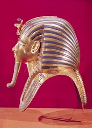 Die goldene Maske, aus dem Schatz von Tutanchamun (ca. 1370-52 v. Chr.) ca. 1340 v. Chr.