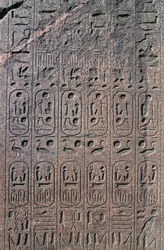 Block mit Reliefs und Inschriften, Großer Tempel des Amun, Tanis, Ägypten, Neues Reich, Dynastie XIX