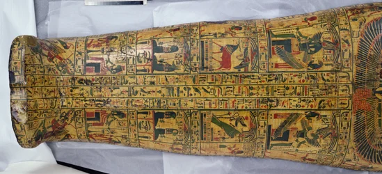 Detail des Deckels der Mumie von Nesyamun, möglicherweise gefunden in Deir El-Bahri, Neues Reich, ca. 1100 v. Chr. (bemaltes Holz)