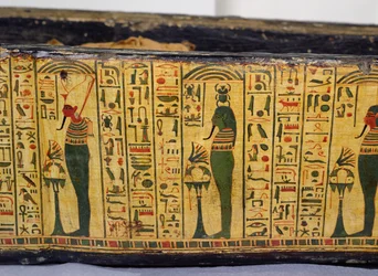 Detail der äußeren Sargbasis der Mumie von Nesyamun, möglicherweise gefunden in Deir El-Bahri, Neues Königreich, ca. 1100 v. Chr. (bemaltes Holz)