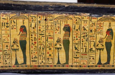Detail der äußeren Sargbasis der Mumie von Nesyamun, möglicherweise gefunden in Deir El-Bahri, Neues Reich, ca. 1100 v. Chr. (bemaltes Holz)