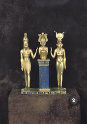 Osiris, Horus, Isis: Die Triade von Osorkon II, Regierungszeit von Osorkon II, ca. 874-850 v. Chr.