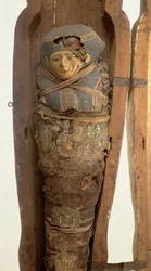 Sarkophag und mumifizierter Körper von Psametik I (664-610 v. Chr.) Spätzeit