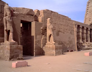Ägyptische Antike: Ansicht des Tempels von Karnak. Ägypten