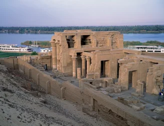 Ägyptische Antike: Blick auf den Tempel von Kom Ombo. 2. Jahrhundert v. Chr. Assuan, Ägypten
