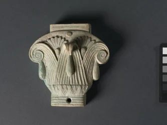 Schachtel (Pyxis) in Form eines zusammengesetzten Kapitells, 305-30 v. Chr.