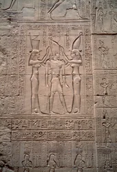 Ägyptische Antike: Flachrelief mit der Krönung König Ptolemaios