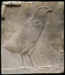 Relieftafel, die ein Küken darstellt, ca. 330-305 v. Chr.