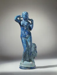 Statuette der Aphrodite Anadyomene (blaue Fayence)