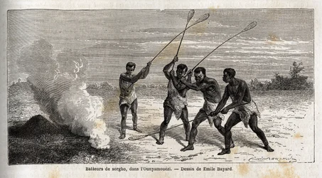 Sorghum-Trommler, im Ounyamouezi (Region der Großen Seen, Afrika), Zeichnung von Emile Bayard, zur Illustration von Captain Spekes Entdeckungsreise in Afrika von 1860 bis 1863. Gravur in „Le tour du monde“, herausgegeben von Edouard Charton