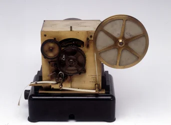 Baudot-System-Telegraphendrucker, patentiert 1874 (Mischtechnik)