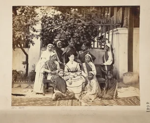 Gruppe von Lehrerin und Schülern der Regierungsschule, Bombay
