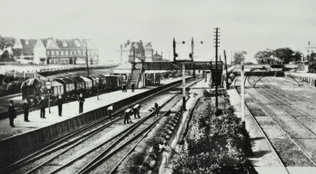 Grove Park Station: Außenansicht und Bahnsteige, 1888