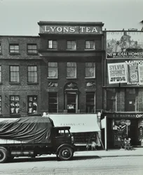 Lyons Coffee House, 7 Blackfriars Road, 1935