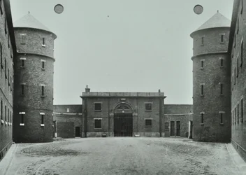 Millbank Prison: Hauptkorridor hinunter, 1885