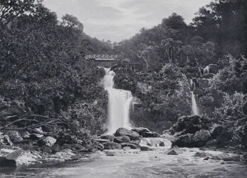 Schottland: Inversnaid Falls, Loch Lomond