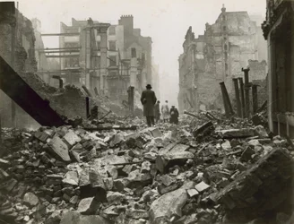 Die Stadt London nach einem Bombenangriff