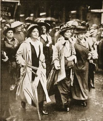 Die Demonstration für das Frauenrecht zu dienen: Mrs. Pankhurst und Freunde, aus 
