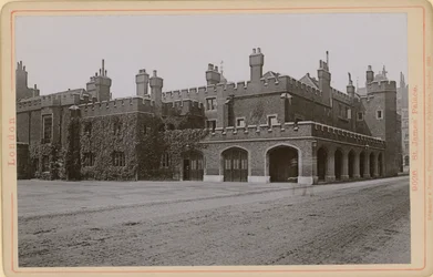 Die Südostseite des St. James