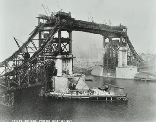 Tower Bridge im Bau, 1892